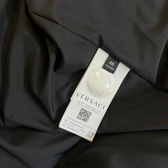 AUTHENTIC VERSACE Black Barocco Light Puffer Down Jacket sz M, NEW - Picture 15 of 16